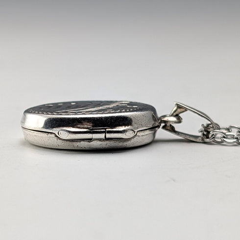 ヴィンテージ 純銀製 オーバル型ロケットペンダント 2.7g ネックレス付き